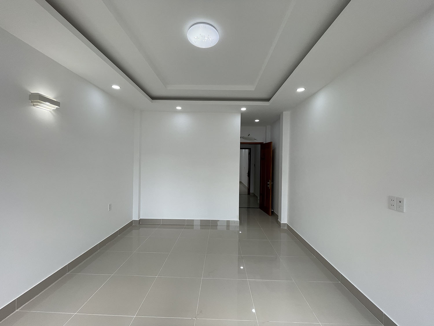 Tuyệt phẩm 3 lầu (4x15) 6 phòng t.kế Singapore, mới xây dựng, hẻm đẹp Phan Đình Phùng - gần PXLong